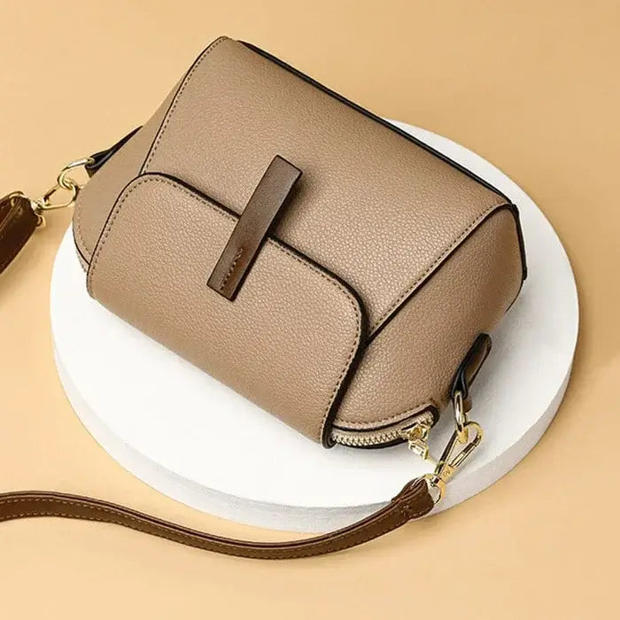 Bolsa Feminina de Couro Macio e Transversal Lídia