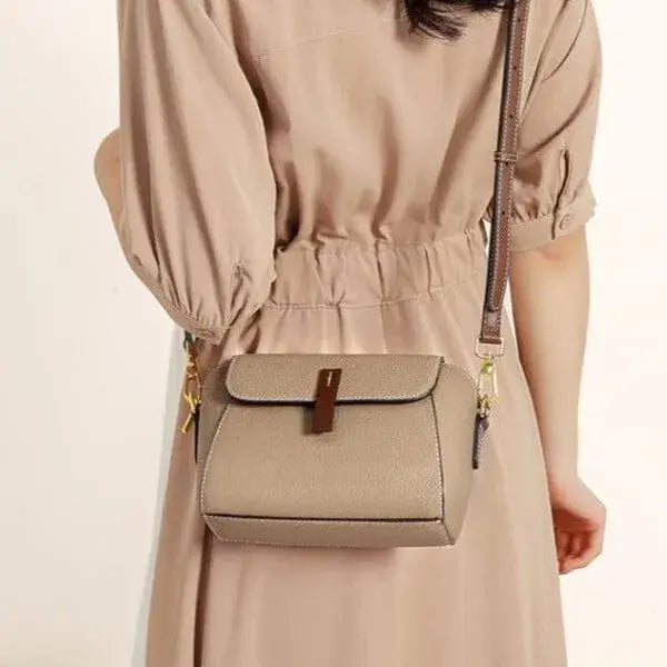 Bolsa Feminina de Couro Macio e Transversal Lídia